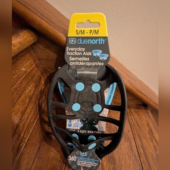 Due North Everyday Traction Aids - Black NWT Size S/M women's 5-9 M 3-7 - Picture 2 of 9